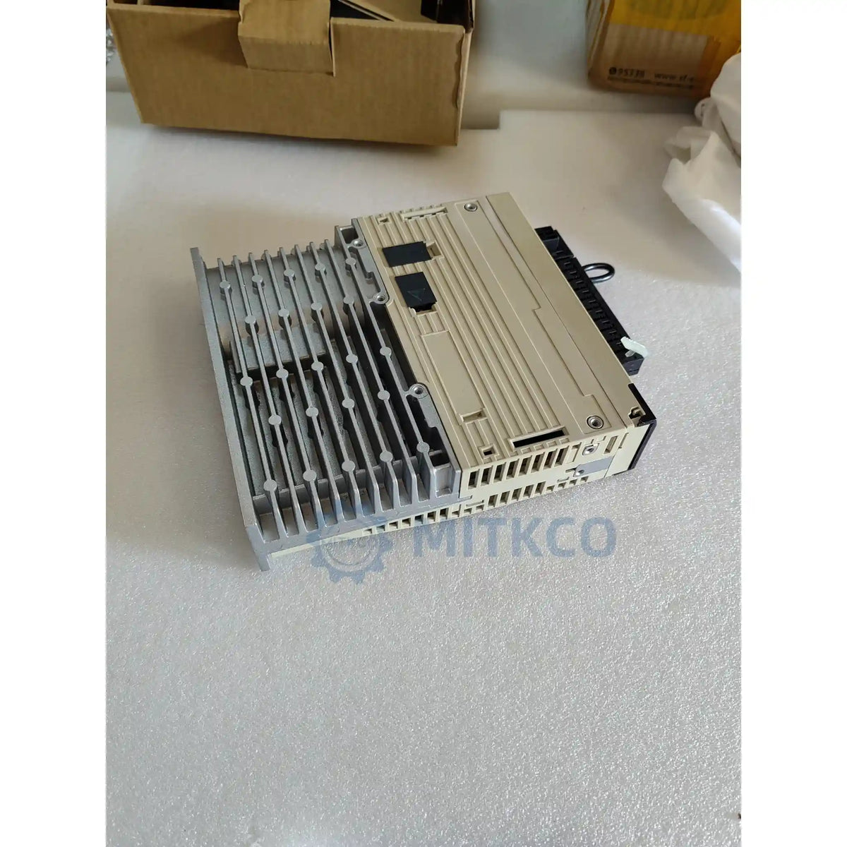 SGDV-2R8A11B Yaskawa Servo Drive 400W MECHATROLINK-II